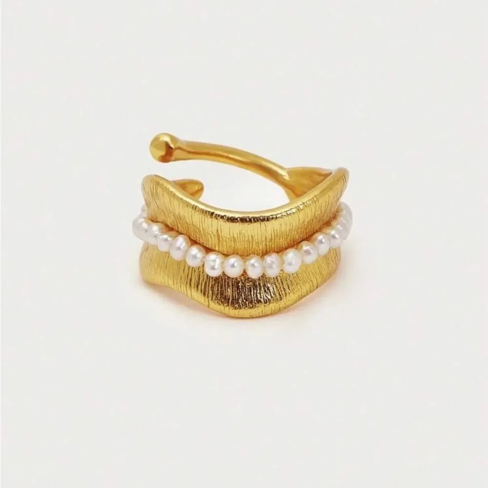 Gold and Pearl Ring Q435